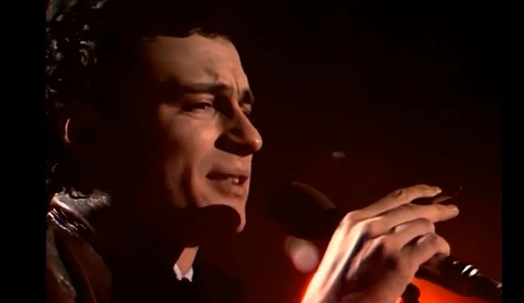 Ma quale idea di Pino D’Angiò: leggi il testo e scopri il significato della canzone