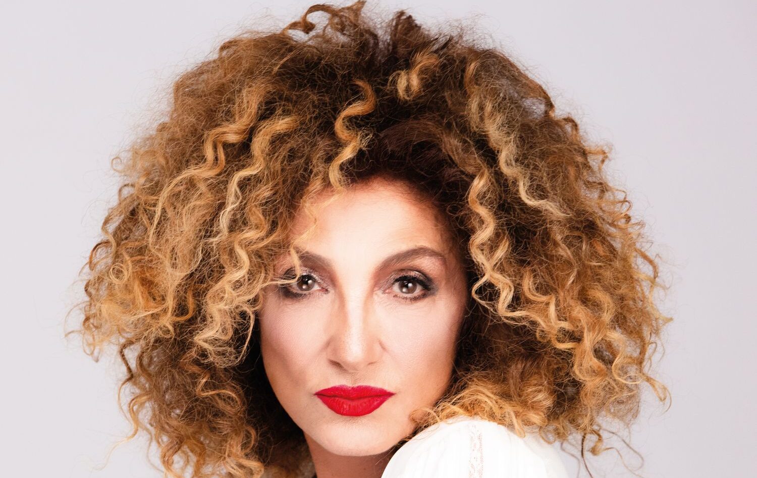 Chi siamo davvero, Marcella Bella: testo e significato, ascolta la canzone
