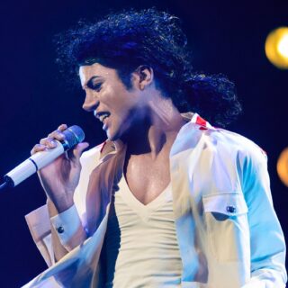 Jafaar Jackson nei panni di suo zio Michael Jackson nella prima foto ufficiale del biopic di Antoine Fuqua sul Re del pop.