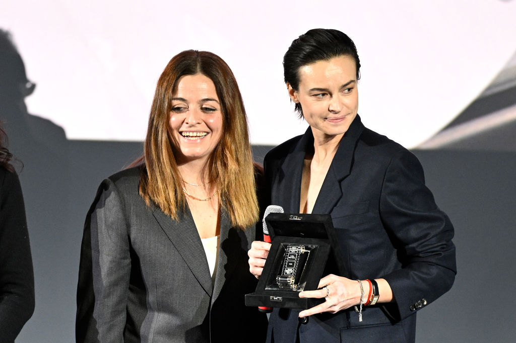 Con il ‘Nastro dell’anno’ a Mario Martone. vincono l’edizione 2024 Kasia Smutniak con Mur per il ‘cinema del reale’ e Io, noi e Gaber di Riccardo Milani per ‘Cinema, Spettacolo, Cultura’