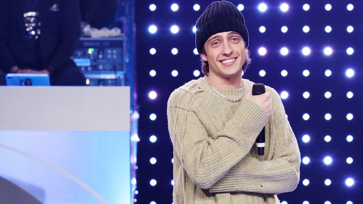 Finiscimi, Sangiovanni: testo e significato della canzone di Sanremo 2024