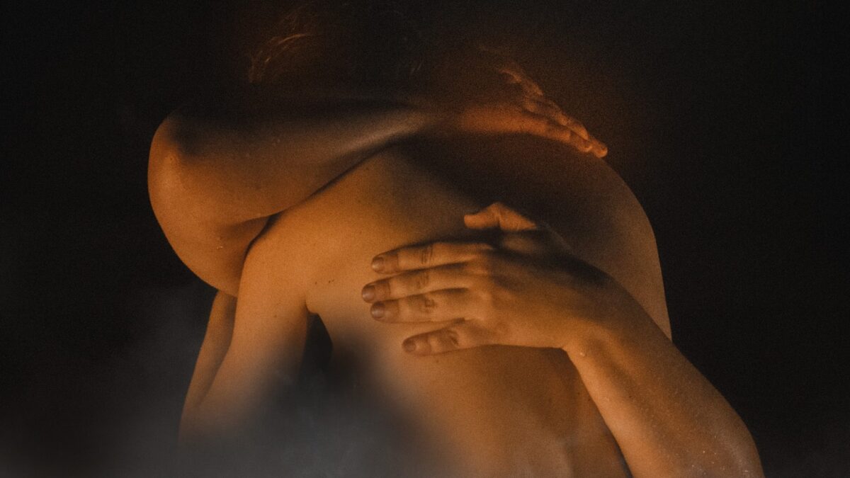 Smoke Sauna – I segreti della sorellanza: trailer italiano del documentario vincitore del Sundance (Al cinema 5-6-7 febbraio)