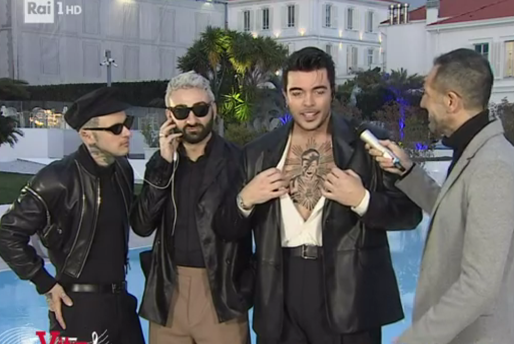 The Kolors, il tatuaggio di David Bowie sul petto di Stash