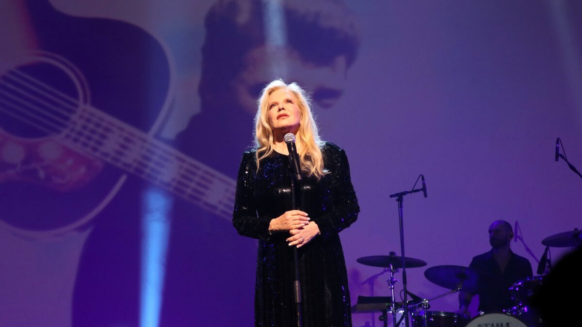 Domenica in: Sylvie Vartan dà l’addio alle scene da Mara Venier (Anteprima TvBlog)
