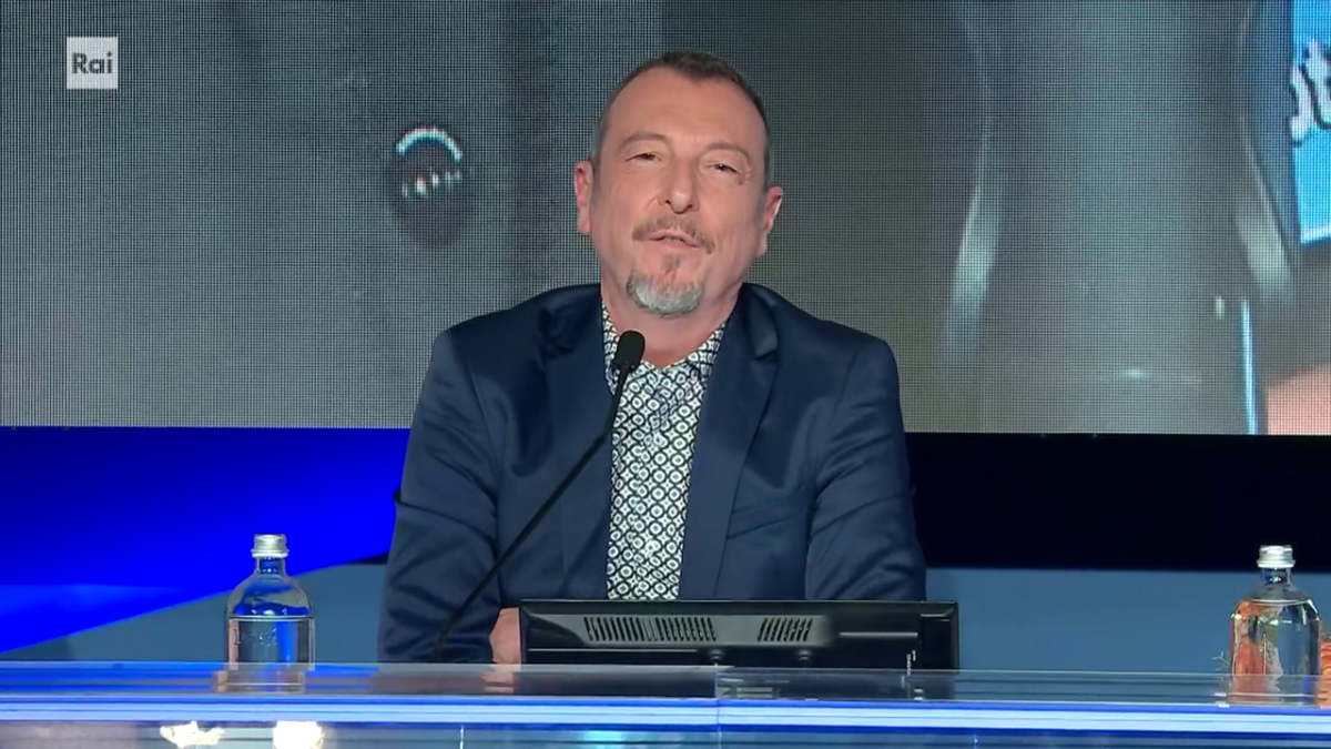 La terza conferenza stampa di Sanremo 2024: Ama dedica il Festival ai giovani e ribadisce il no al sesto (ma la porta è aperta…)