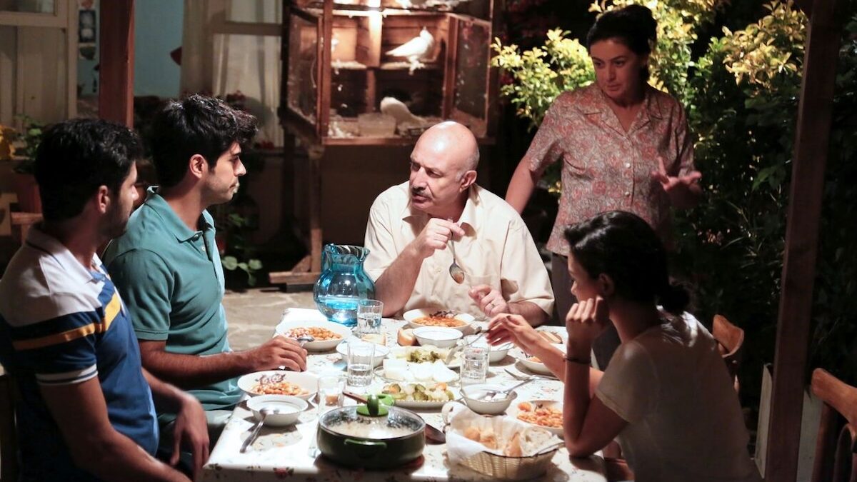 Anticipazioni Endless Love del 30 marzo 2024: Kemal presenta Asu alla sua famiglia, ma scoppia una lite su Nihan
