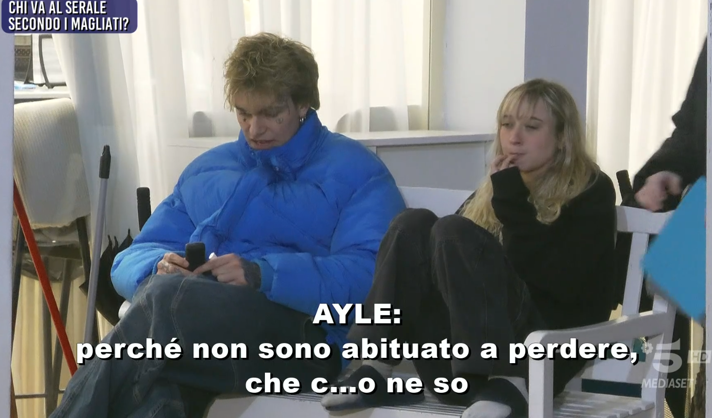 Ayle escluso dal serale? Il cantante sbotta ancora una volta: “Per me è umiliante farmi giudicare da chi è concorrente come me”