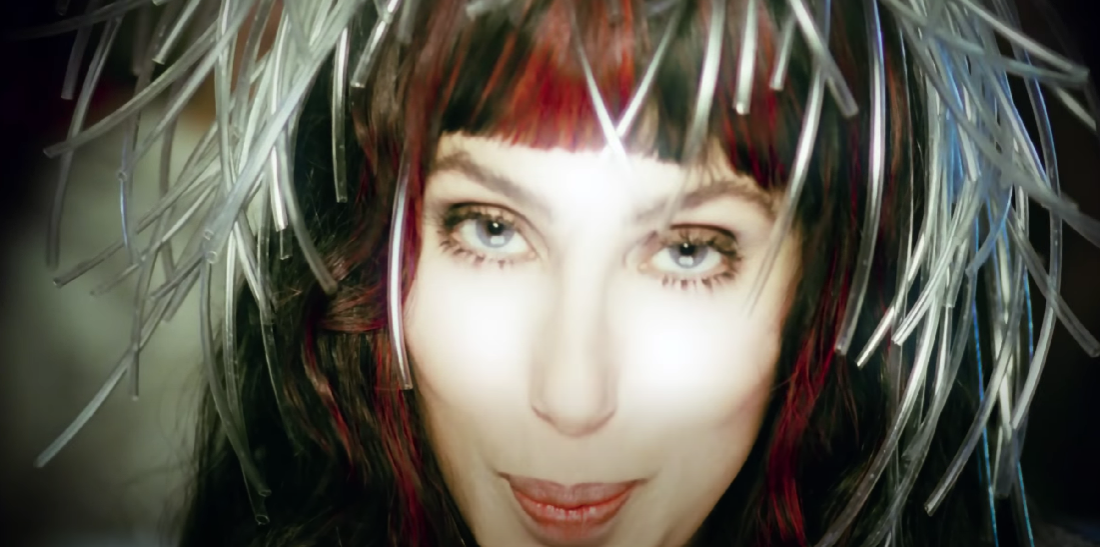 13 marzo 1999: Venticinque anni fa ‘Believe’ di Cher raggiungeva la numero 1 negli Usa