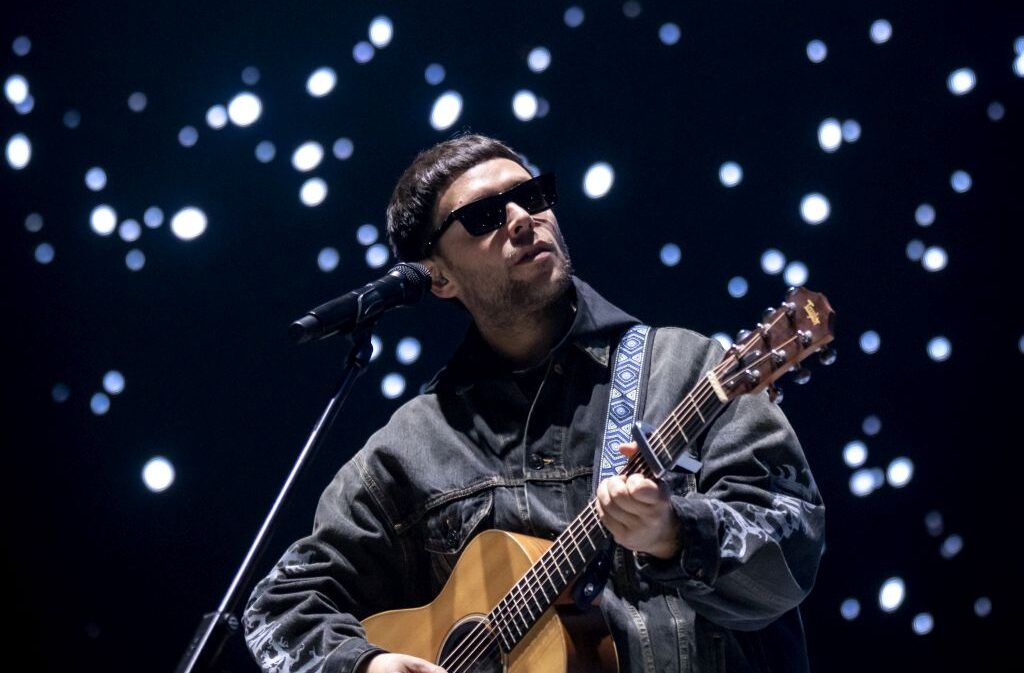 La scaletta di Gazzelle in concerto a Bologna: l’ordine delle canzoni, orario, biglietti e come arrivare all’Unipol Arena