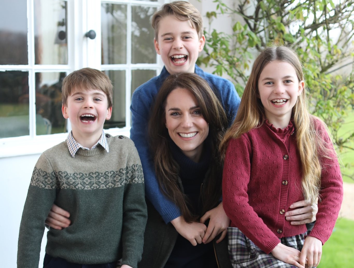 I Windsor e la foto manipolata: se non ci si può fidare neanche di William e Kate…