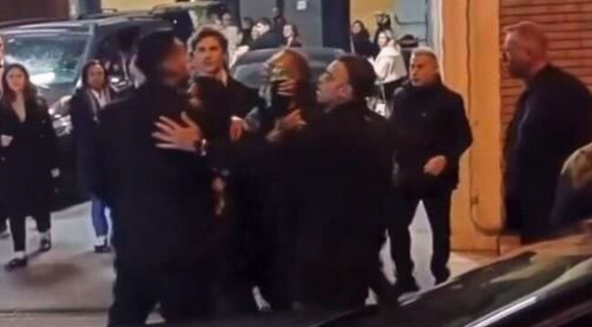 Grande Fratello è finito… in rissa (VIDEO). Per Mediaset è “show di altissimo livello”. Il regista: “Basta insultare il programma”
