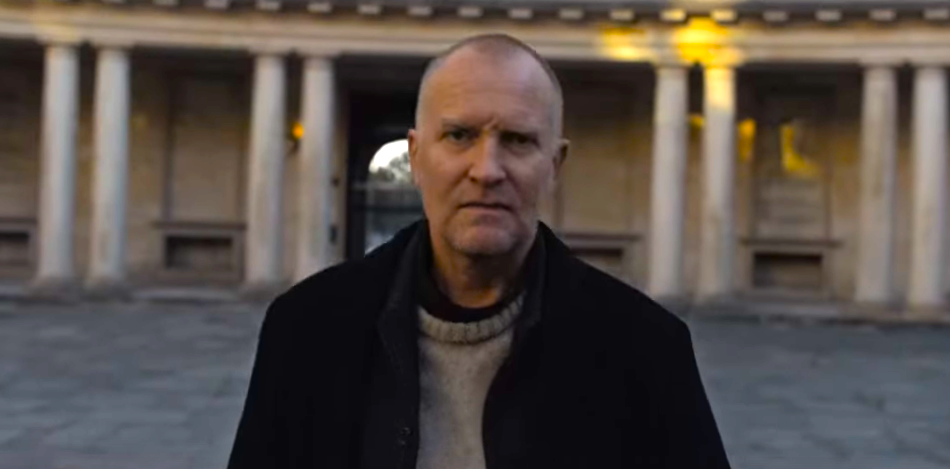 Rai 4 stasera propone L'effetto farfalla (Marco effekten), thriller del 2021 diretto da Martin Zandvliet e interpretato da Ulrich Thomsen, Zaki Youssef, Sofie Torp e Anders Matthesen.