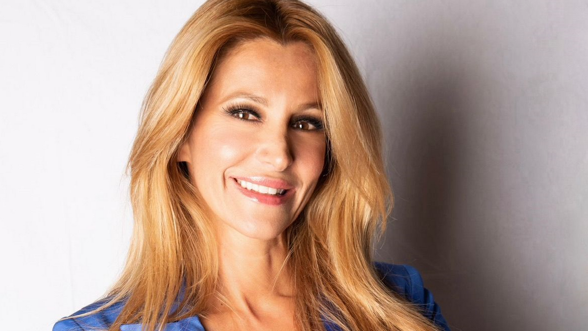 Adriana Volpe a TvBlog: “Quante meteore in tv oggi! Viva i reality e i programmi senza copione. Magalli? Si qualifica da solo…”
