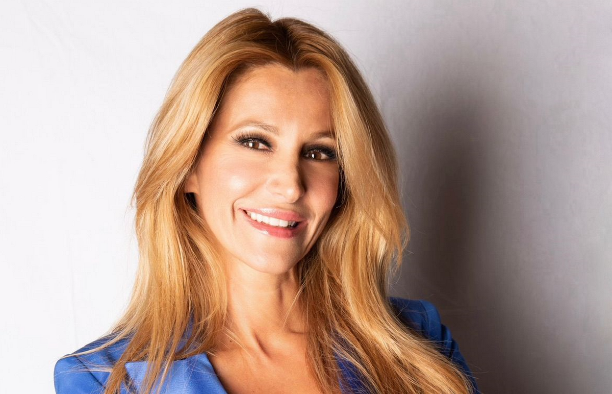 Adriana Volpe a TvBlog: “Quante meteore in tv oggi! Viva i reality e i programmi senza copione. Magalli? Si qualifica da solo…”