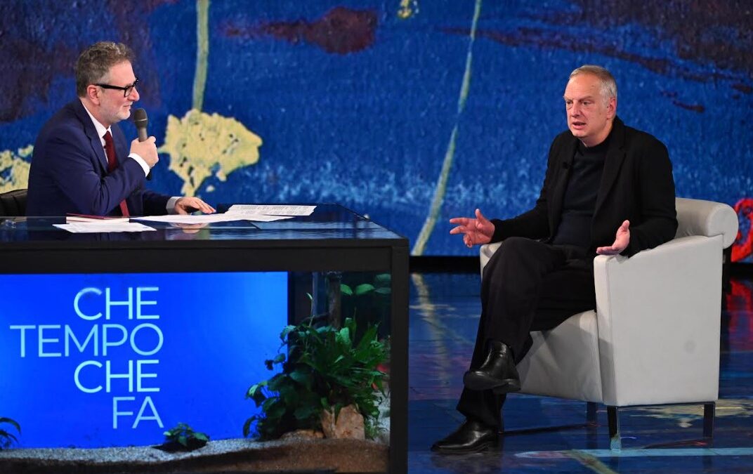 Antonio Scurati a Che tempo che fa: “Non faccio i soldi con Mussolini ma con il mio lavoro, il mio studio” (video)