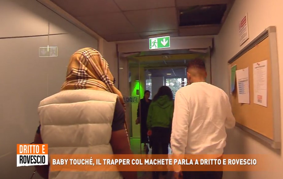 Dritto e Rovescio, Baby Touchè lascia lo studio due volte. Del Debbio: “Mi scuso di questo errore” (video)