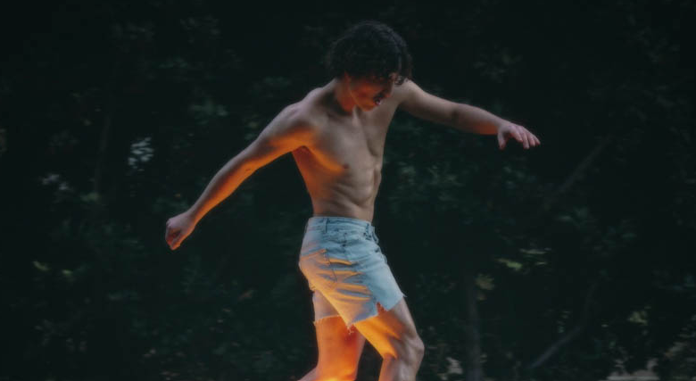 Fireworks & Rollerblades è l’album di debutto di Benson Boone, disponibile dal 5 aprile 2024