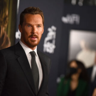 Il remake di Jay Roach del classico "La guerra dei Roses" ha trovato i suoi nuovi protagonisti: Benedict Cumberbatch e Olivia Colman nei ruoli che furono di Michael Douglas e Kathleen Turner.