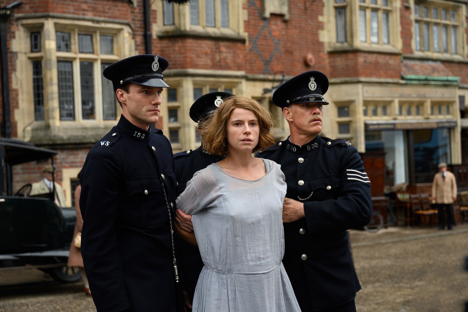 Al cinema con Bim Distribuzione e Lucky Red Cattiverie a Domicilio (Wicked little letters), l'irriverente commedia con Olivia Colman e Timothy Spall.