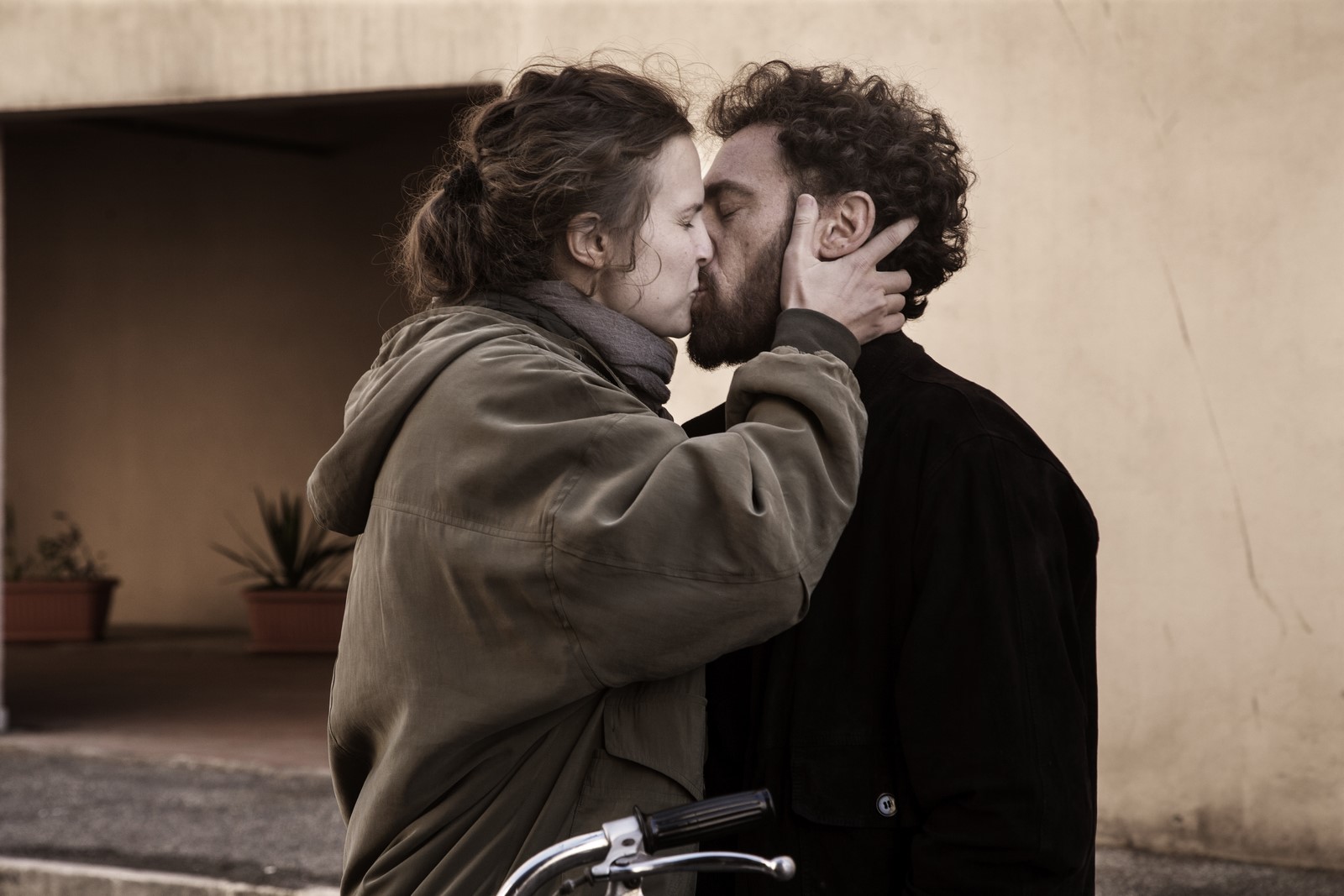 Al cinema con Vision Distribution "Confidenza" di Daniele Luchetti con Elio Germano, Federica Rosellini, Vittoria Puccini e Isabella Ferrari.