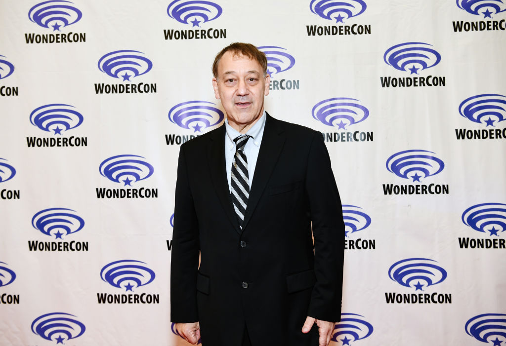 Sam Raimi e la sua Ghost House Pictures produrranno due nuovi progetti per il franchise horror "La Casa - Evil Dead" con i registi Francis Galluppi e Sébastien Vaniček.