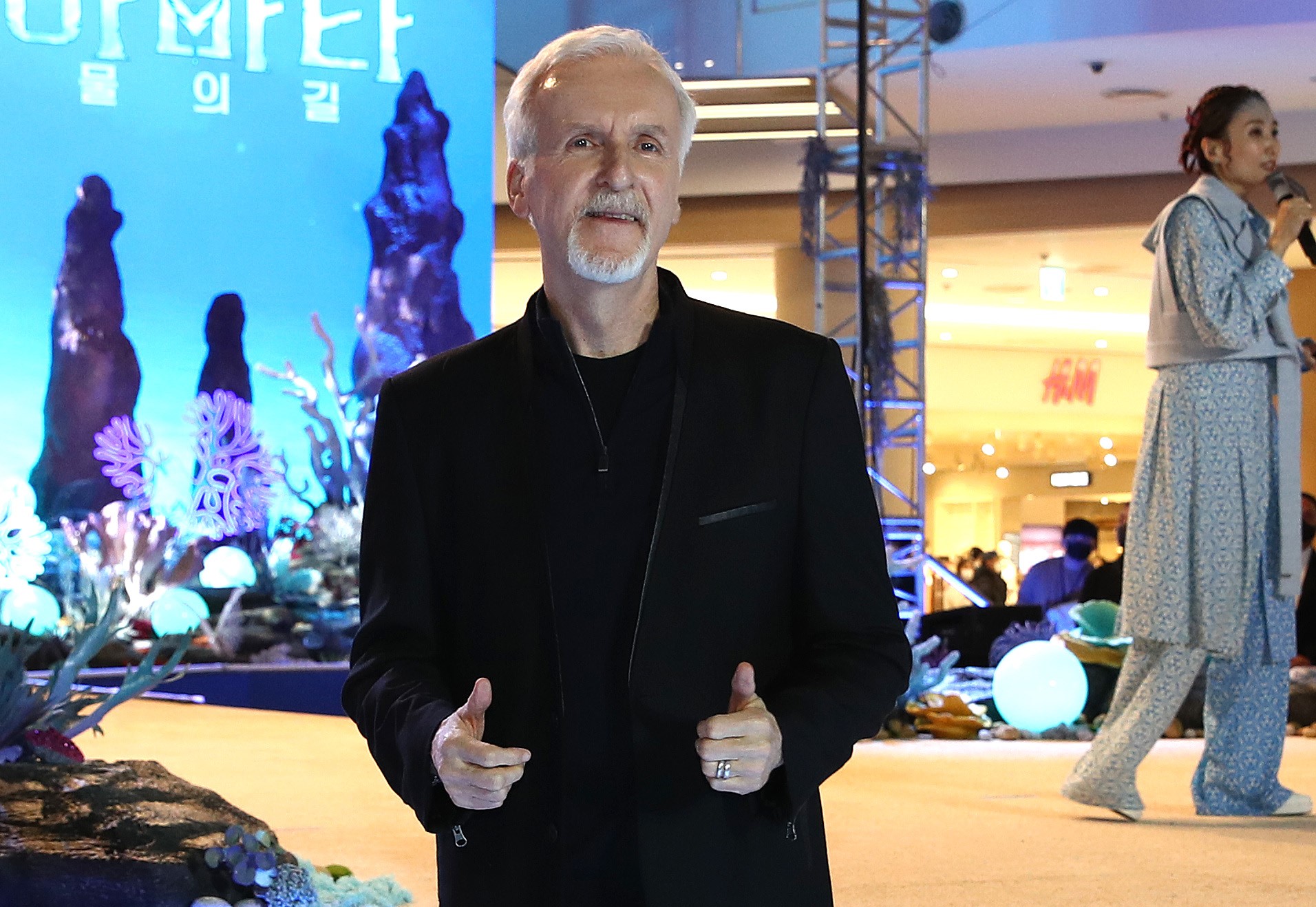 James Cameron nonostante gli oltre tredici anni dall'ultimo aggiornamento conferma che il suo remake el classico fantascientifico "Viaggio allucinante" è ancora in sviluppo.