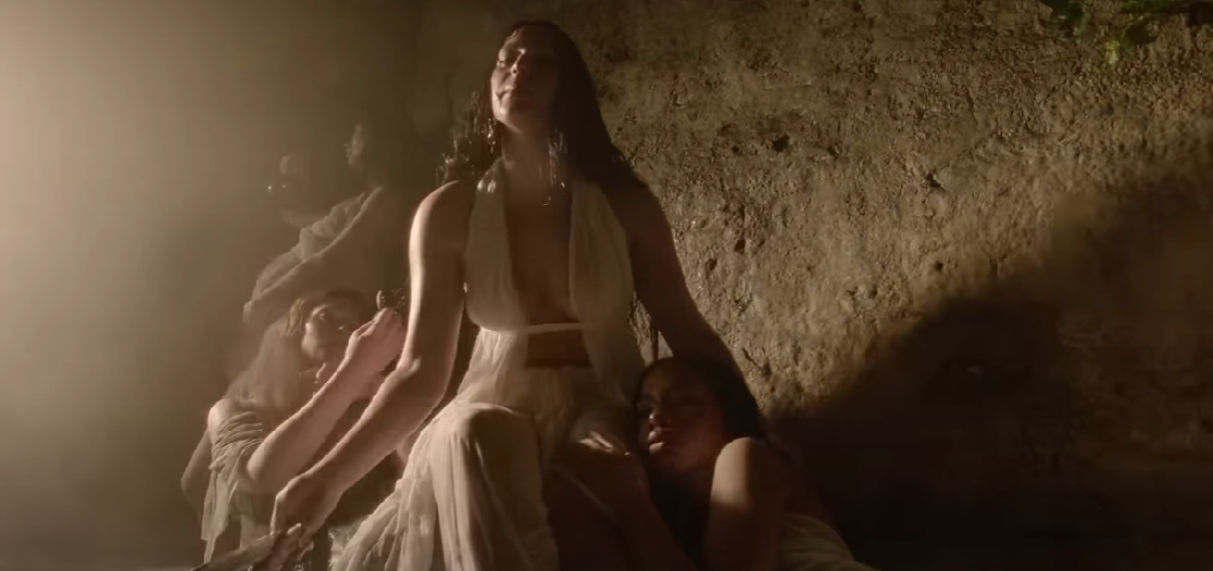 Dea saffica, Gaia: testo e significato della canzone (video)
