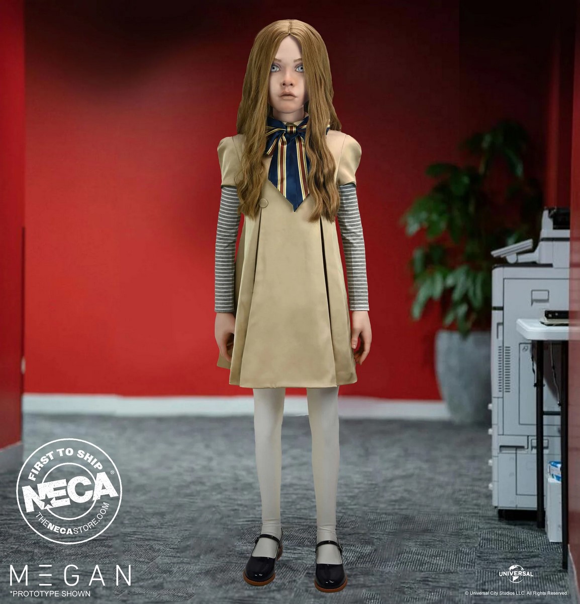 NECA ha rivelato la sua replica a grandezza naturale, scala 1:1, della bambola MEGAN, protagonista/antagonista dell'omonimo thriller di Jason Blum e James Wan.