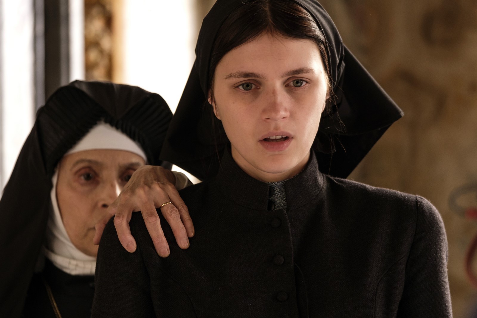 Leggi la recensione di "Omen - L'origine del presagio", horror con Nell Tiger Free e Bill Nighy nei cinema italiani con 20th Century Studios.
