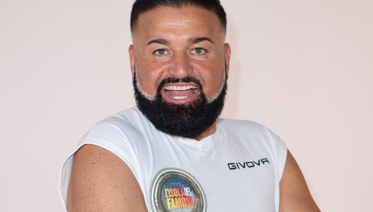 Peppe Di Napoli: chi è il nuovo naufrago de L’Isola dei Famosi 2024