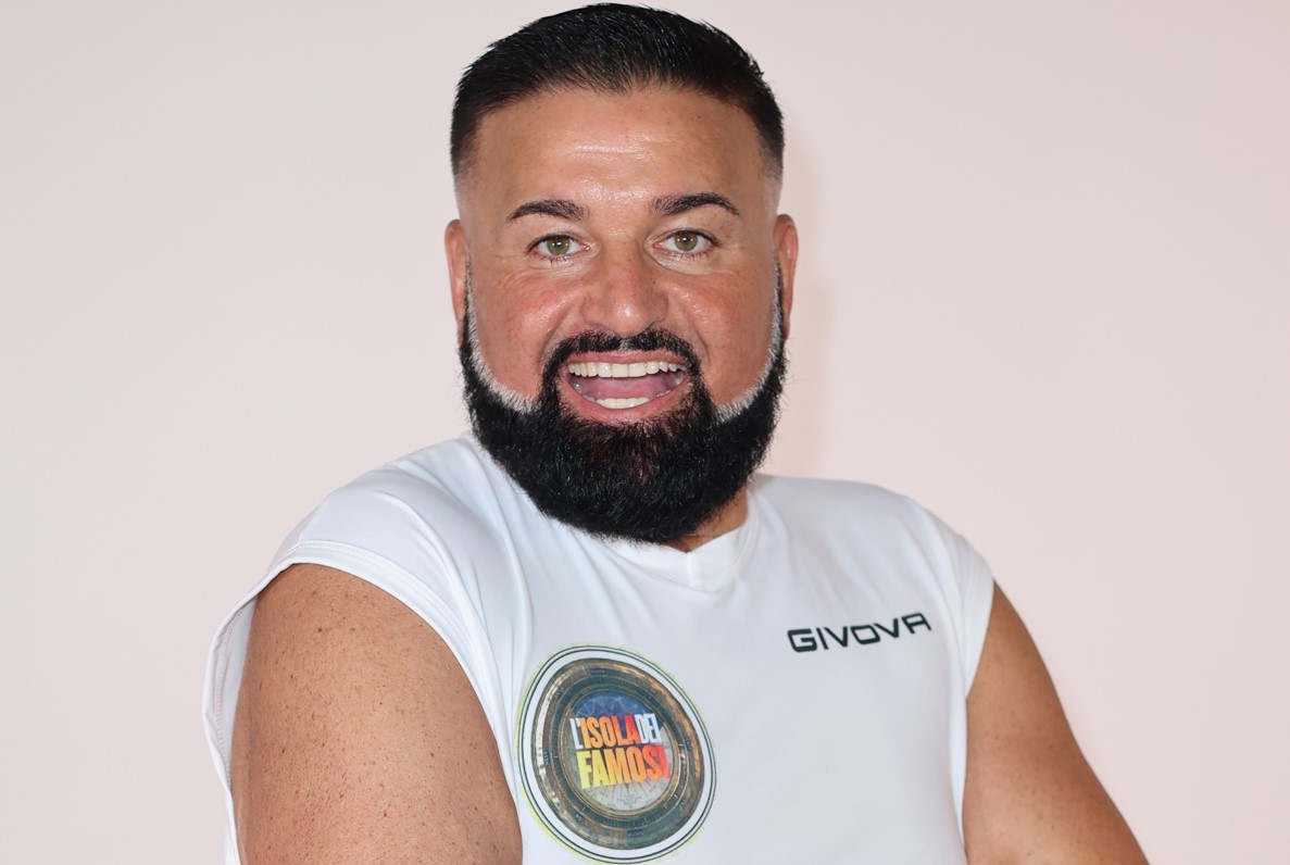 Peppe Di Napoli: chi è il nuovo naufrago de L’Isola dei Famosi 2024