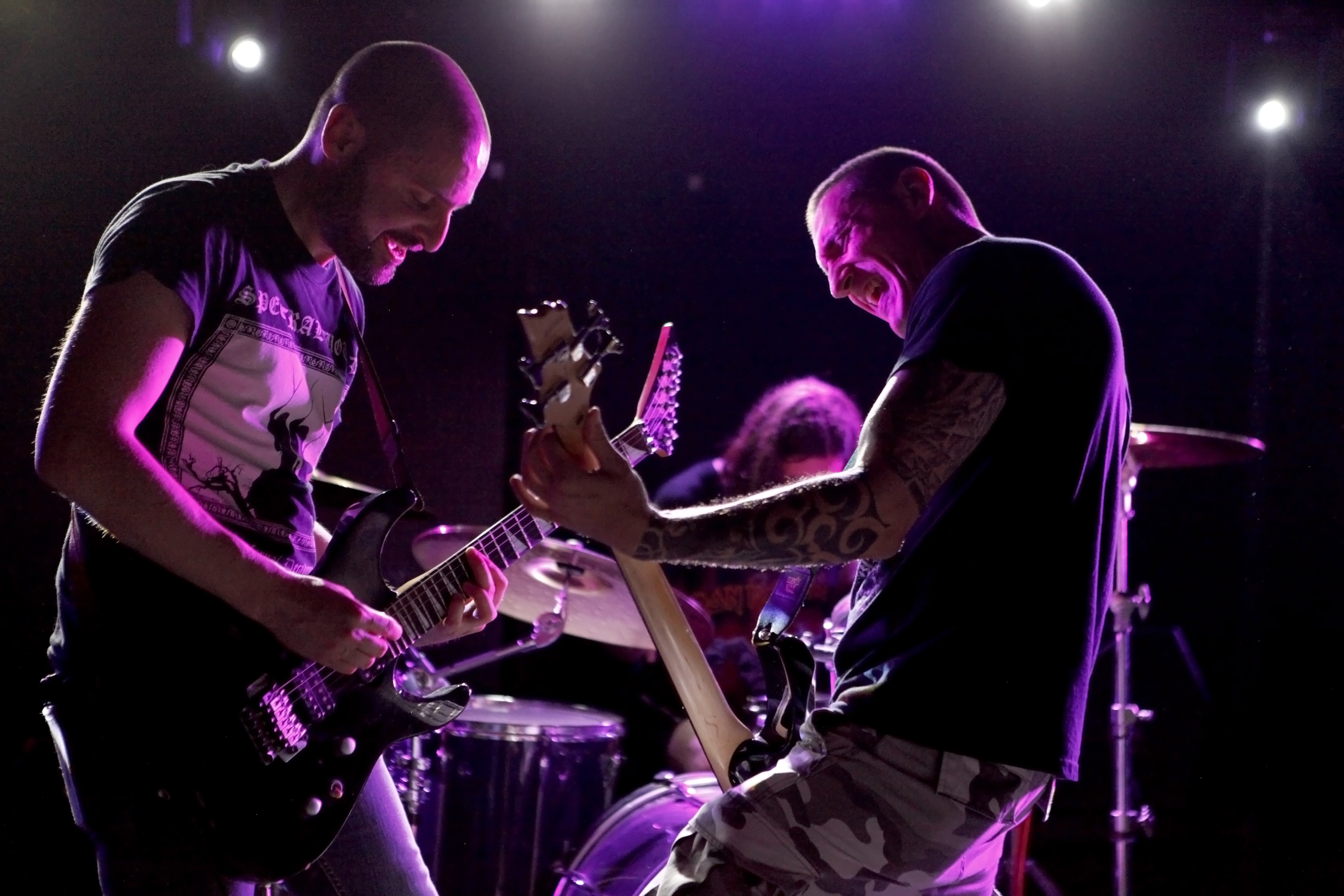 Plakkaggio al Circolo Gagarin fra metal, punk e sacerdoti di Giuda (live report 6 Aprile 2024)