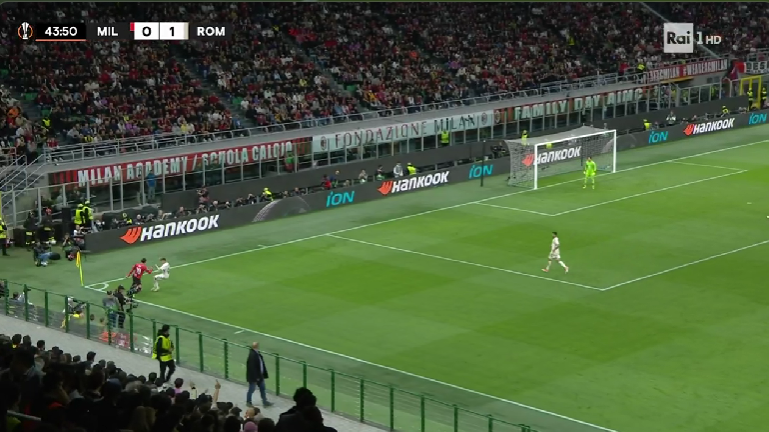 Milan-Roma e i cori al megafono del capo ultras in diretta su Rai1, ecco cosa è successo