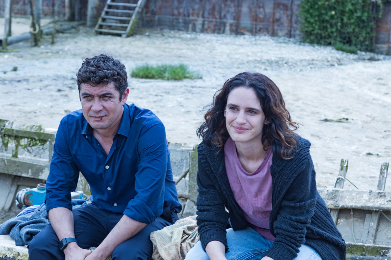 Al cinema con 01 Distribution Sei Fratelli, il film del regista Simone Godano (Moglie e Marito) con Riccardo Scamarcio, Adriano Giannini, Gabriel Montesi, Valentina Bellè e Gioele Dix.