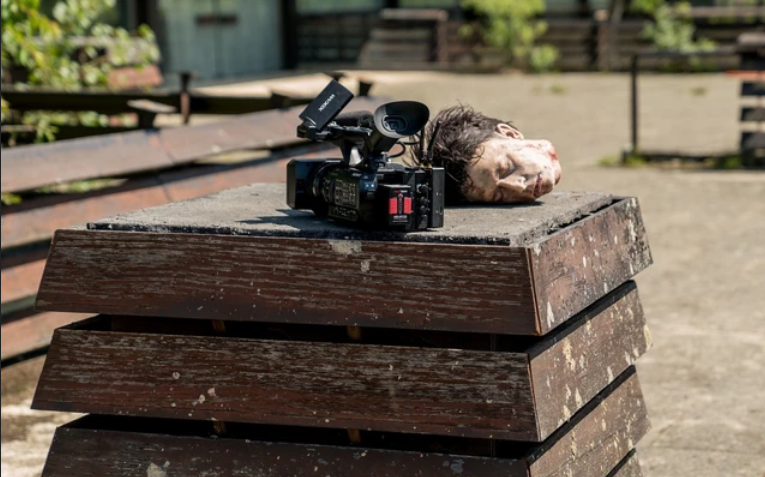 Rai 3 stasera propone Cut! Zombi contro Zombi (Coupez!), commedia horror del 2020 del regista premio Oscar Michel Hazanavicius e remake francese del cult nipponico "One Cut of the Dead".