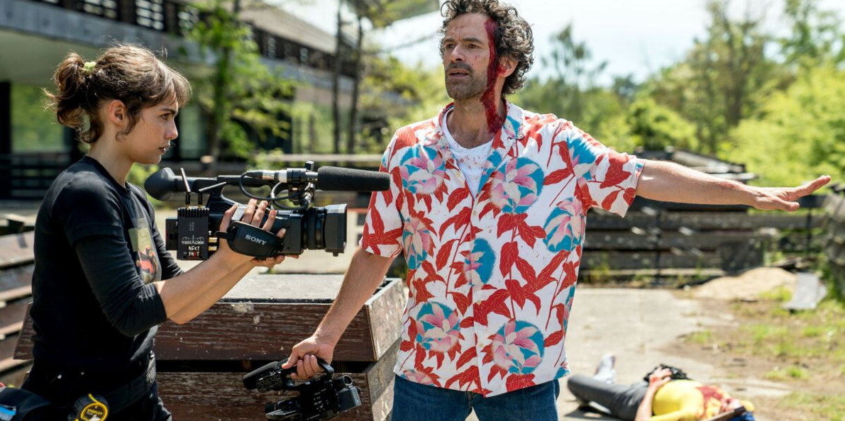 Rai 3 stasera propone Cut! Zombi contro Zombi (Coupez!), commedia horror del 2020 del regista premio Oscar Michel Hazanavicius e remake francese del cult nipponico "One Cut of the Dead".