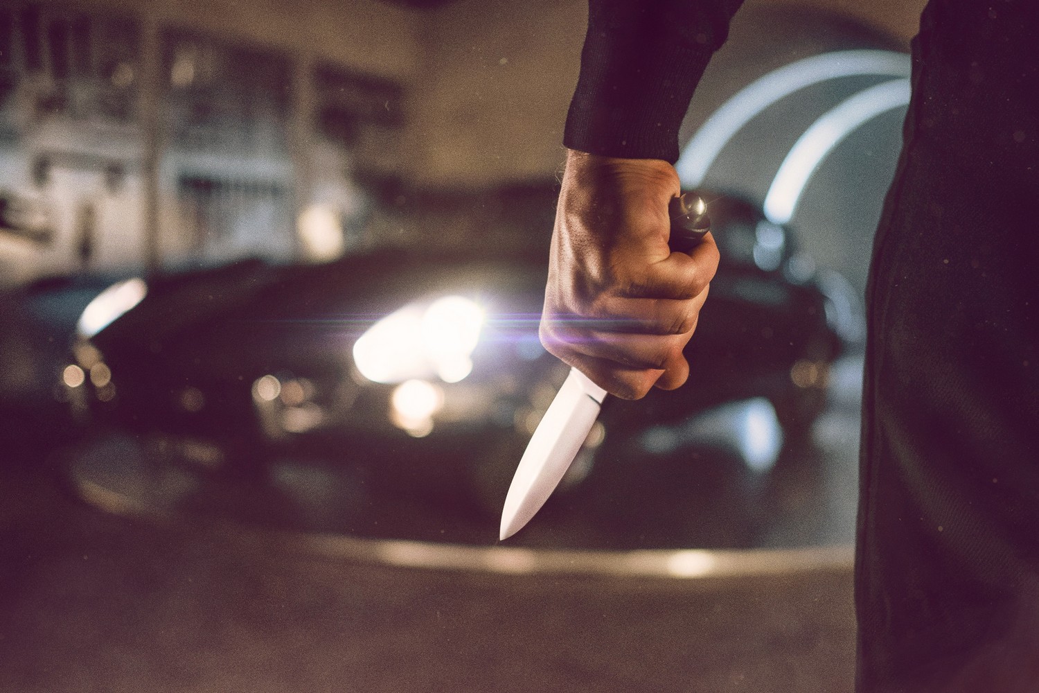 Rai 2 stasera propone il film live-action Diabolik del 2021 diretto dai Manetti Bros., con Luca Marinelli nei panni del "Re del terrore", Miriam Leone in quelli di Eva Kant e Valerio Mastandrea è l'Ispettore Ginko.