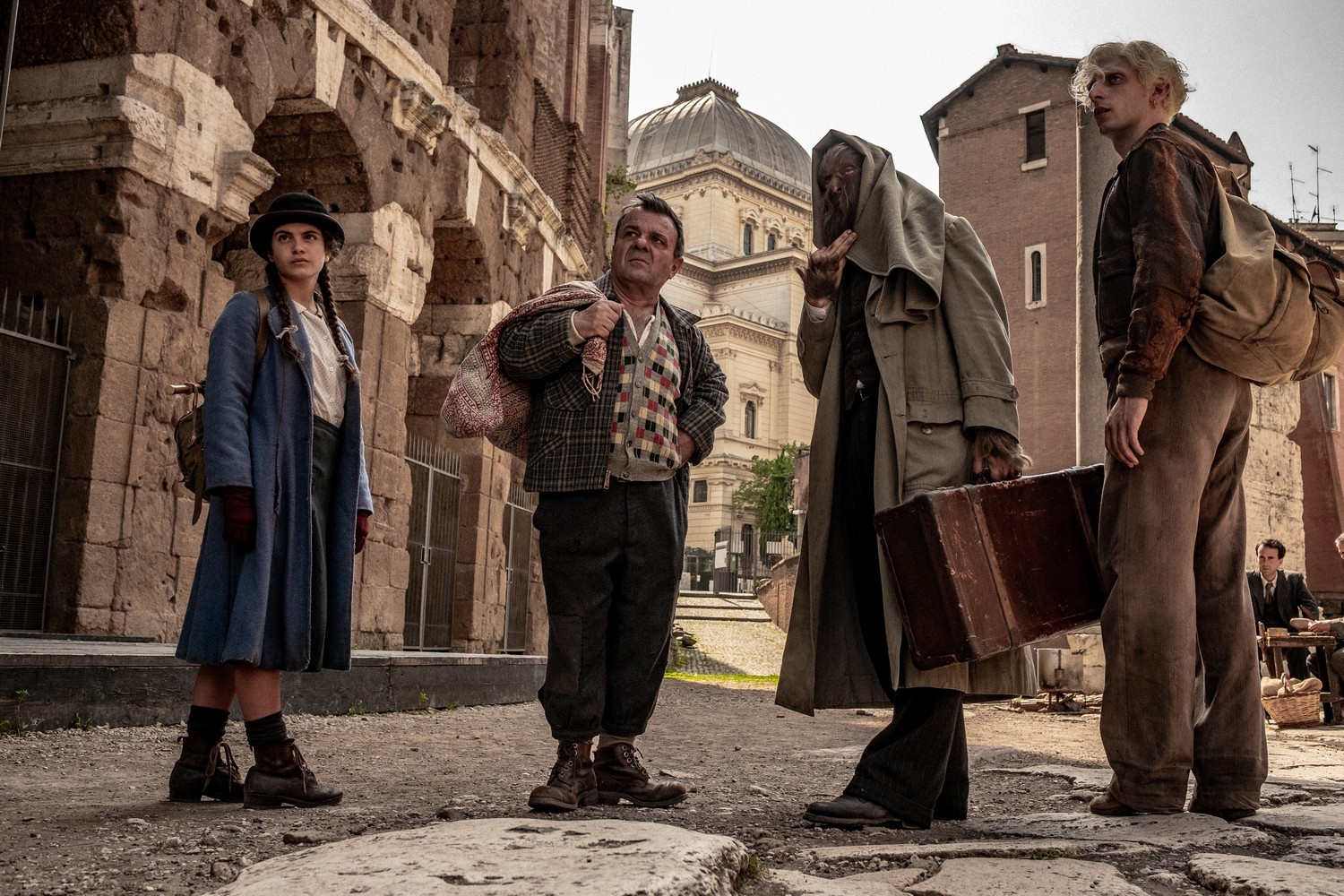 Rai 2 stasera propone "Freaks Out", dramma fantasy del 2021 di Gabriele Mainetti (Lo chiamavano Jeeg Robot) con Claudio Santamaria, Aurora Giovinazzo, Pietro Castellitto, Giancarlo Martini, Giorgio Tirabassi e Franz Rogowski.