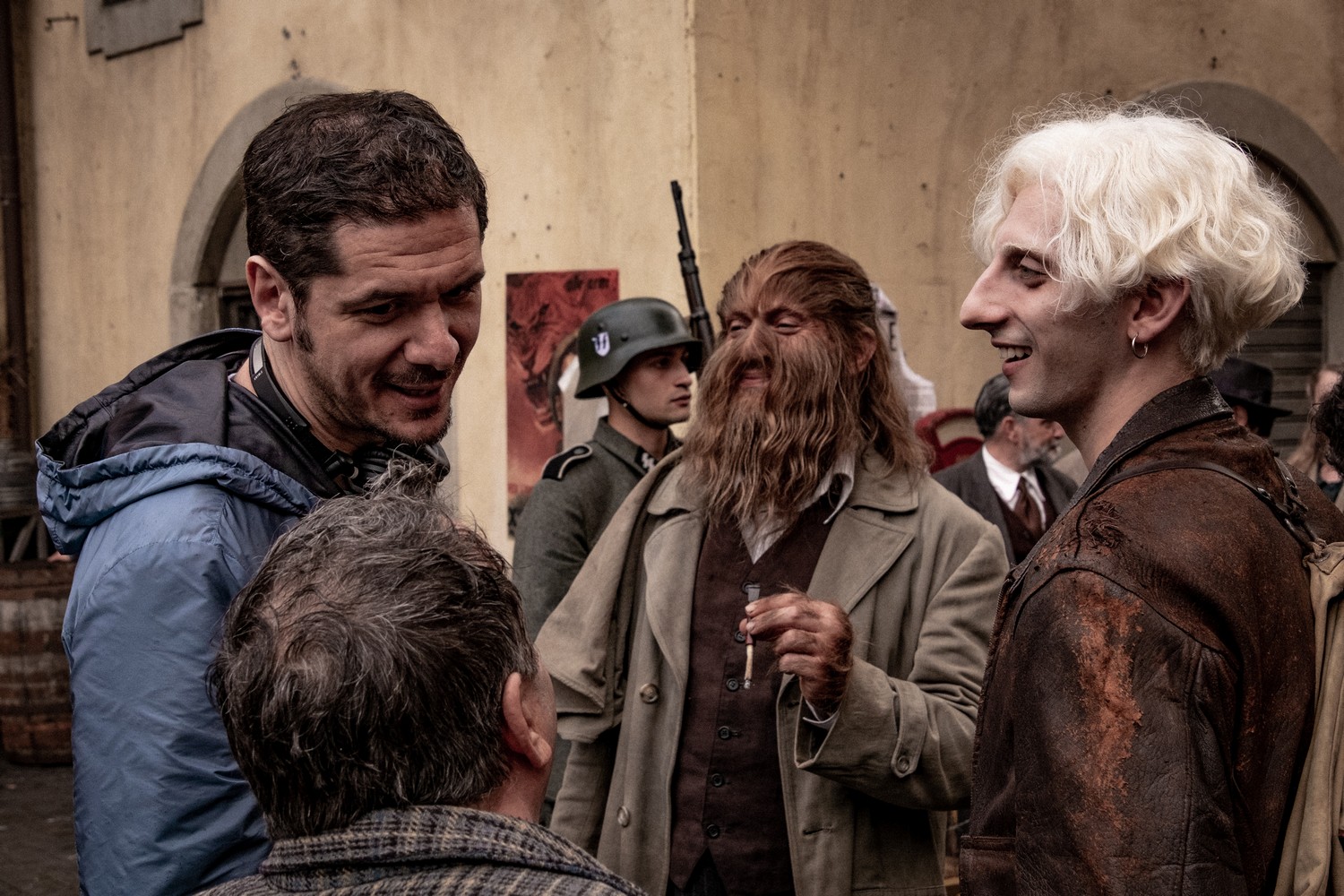 Rai 2 stasera propone "Freaks Out", dramma fantasy del 2021 di Gabriele Mainetti (Lo chiamavano Jeeg Robot) con Claudio Santamaria, Aurora Giovinazzo, Pietro Castellitto, Giancarlo Martini, Giorgio Tirabassi e Franz Rogowski.