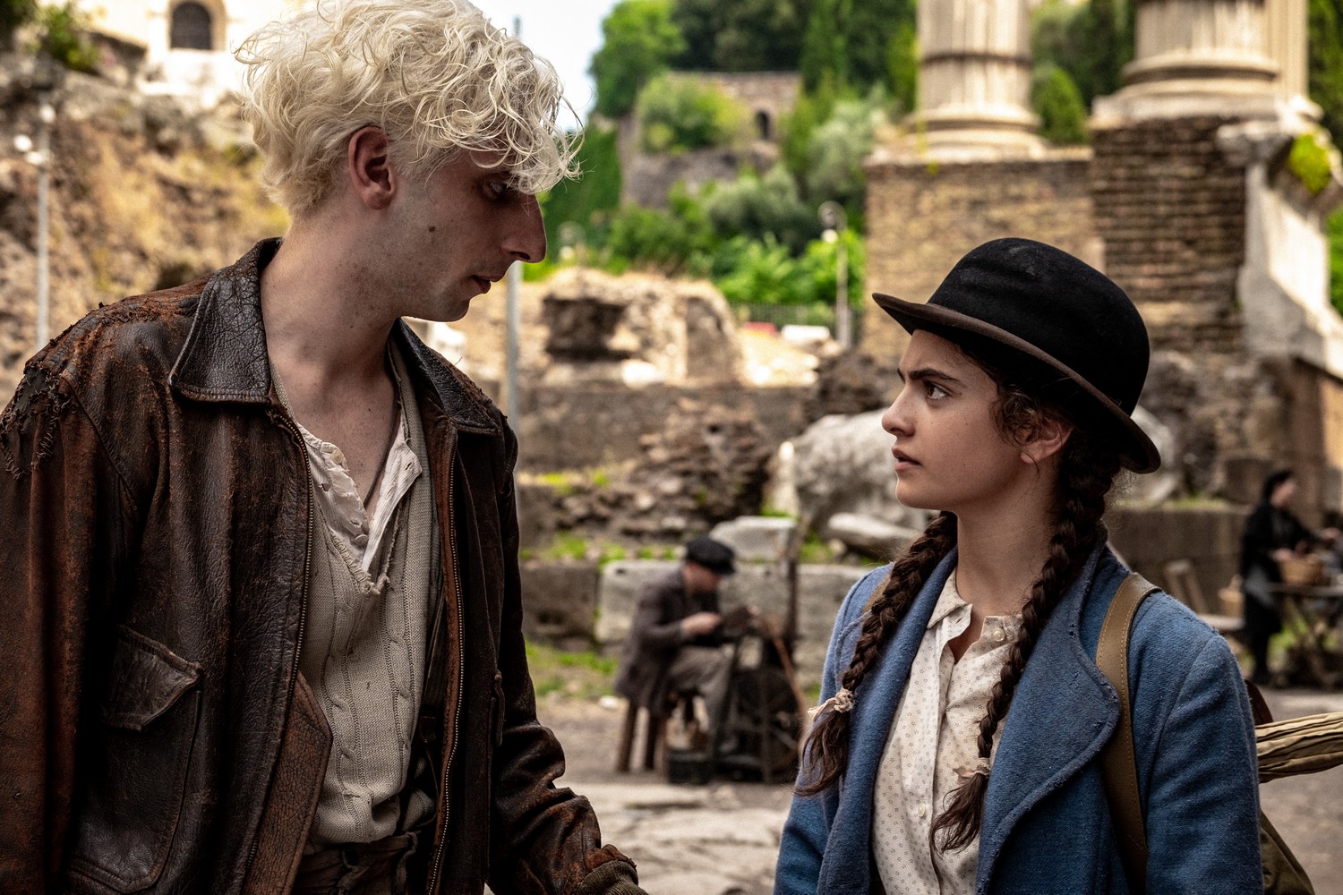 Rai 2 stasera propone "Freaks Out", dramma fantasy del 2021 di Gabriele Mainetti (Lo chiamavano Jeeg Robot) con Claudio Santamaria, Aurora Giovinazzo, Pietro Castellitto, Giancarlo Martini, Giorgio Tirabassi e Franz Rogowski.