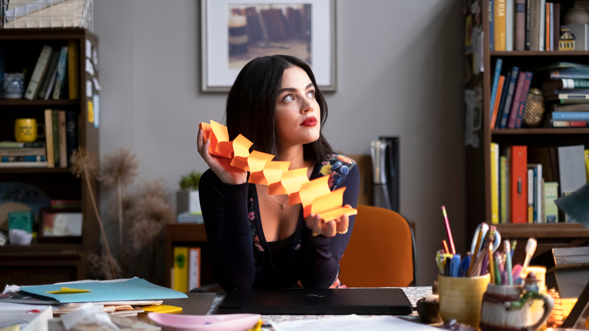 Su Rai 1 "Ti odio, anzi no, ti amo! - The Hating Game", la commedia romantica di Peter Hutchings con protagonisti Lucy Hale e Austin Stowell.