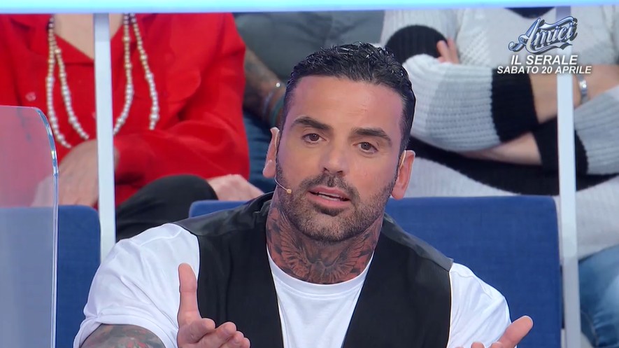 Uomini e Donne, diretta e riassunto puntata 23 aprile 2024: Daniele bacia Marika