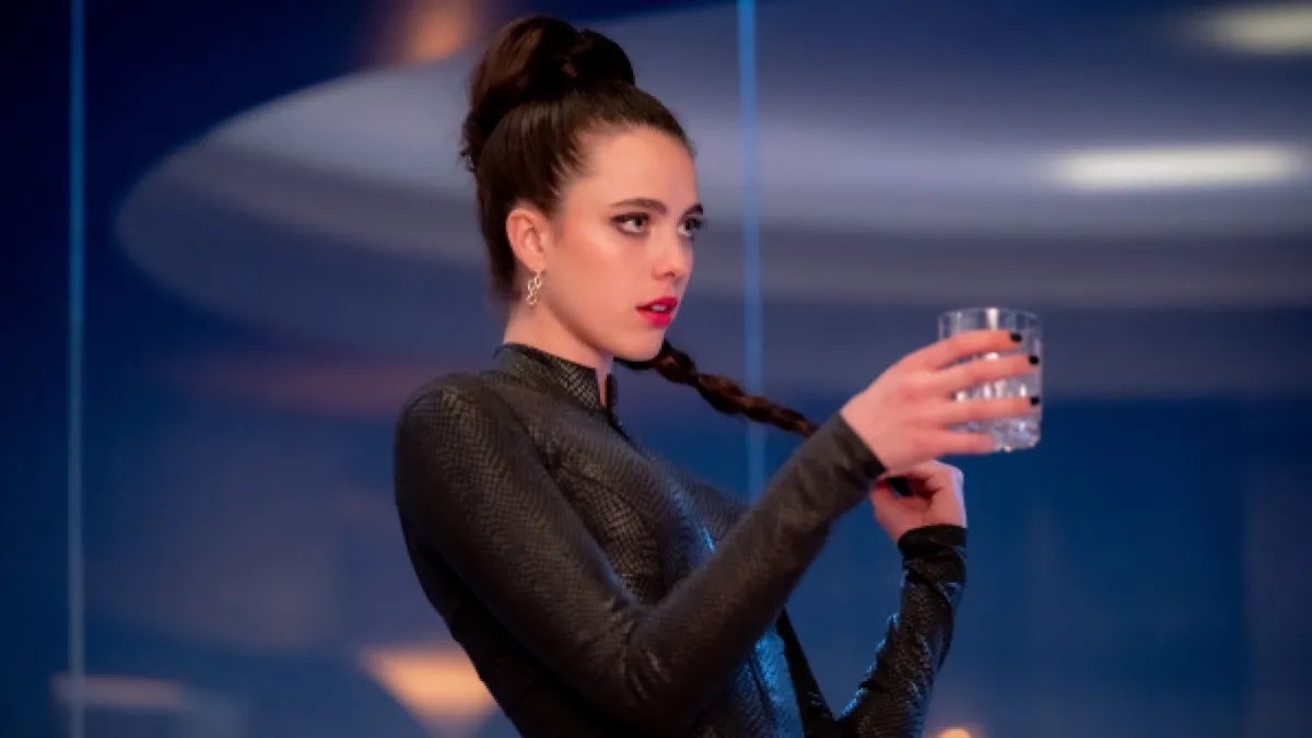 Dal Festival di Cannes una clip con una scena del film horror di Coralie Fargeat con Demi Moore e Margaret Qualley che ha ricevuto una standing ovation di 13 minuti.
