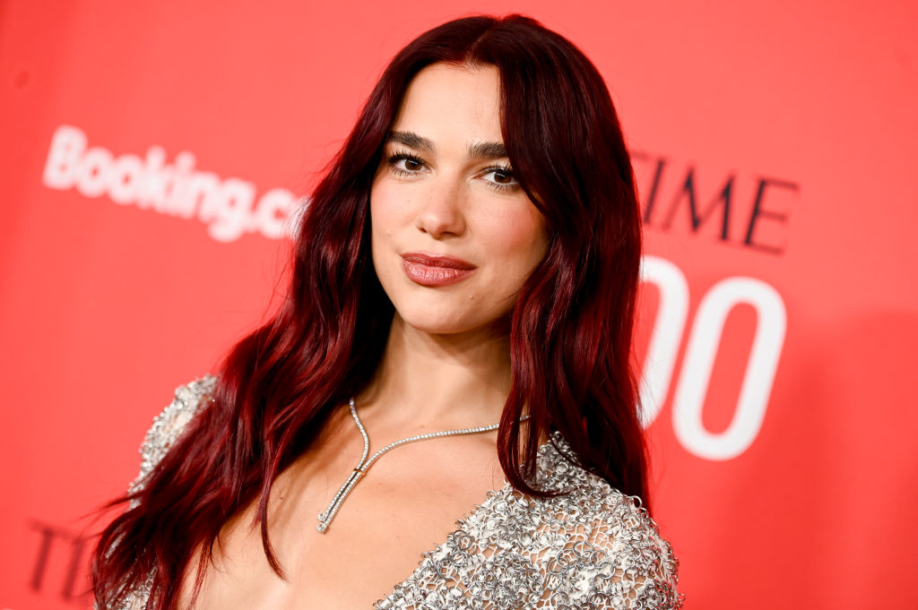 Disney dopo Ariana Grande sembra aver adocchiato Dua Lipa come ulteriore potenziale candidata per il ruolo di Meg nel remake live-action di Hercules.