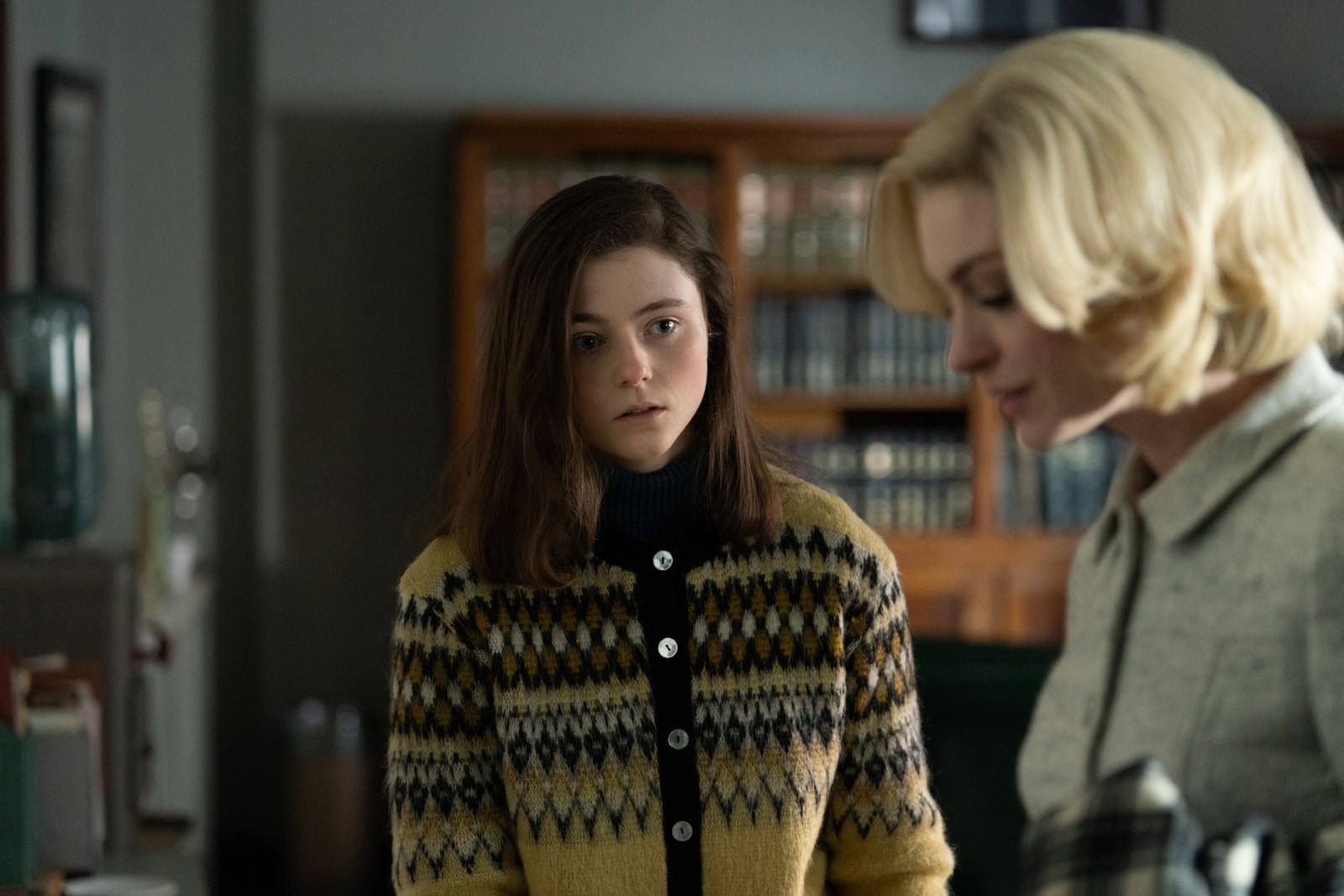 Nei cinema con Lucky Red e Universal Pictures International Italy Eileen, il thriller hitchcockiano di William Oldroyd con Thomasin McKenzie e Anne Hathaway.