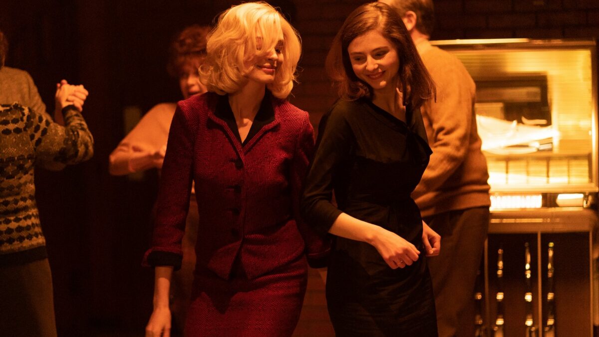 Eileen: trailer e clip in italiano del film con Thomasin McKenzie e Anne Hathaway (Al cinema dal 30 maggio)