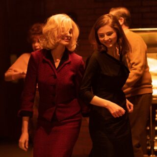 Nei cinema con Lucky Red e Universal Pictures International Italy Eileen, il thriller hitchcockiano di William Oldroyd con Thomasin McKenzie e Anne Hathaway.