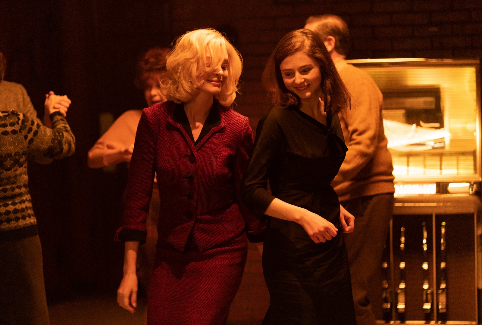 Eileen: trailer e clip in italiano del film con Thomasin McKenzie e Anne Hathaway (Al cinema dal 30 maggio)