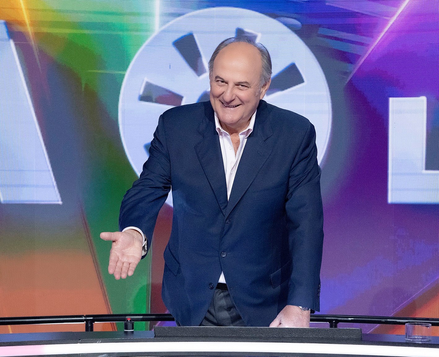Gerry Scotti a TvBlog: “Il mio omaggio a Mike con La Ruota della Fortuna. Cambiare casacca? La Rai non mi chiama e Piersilvio mi ha già dato il permesso di fare il Festival di Sanremo”