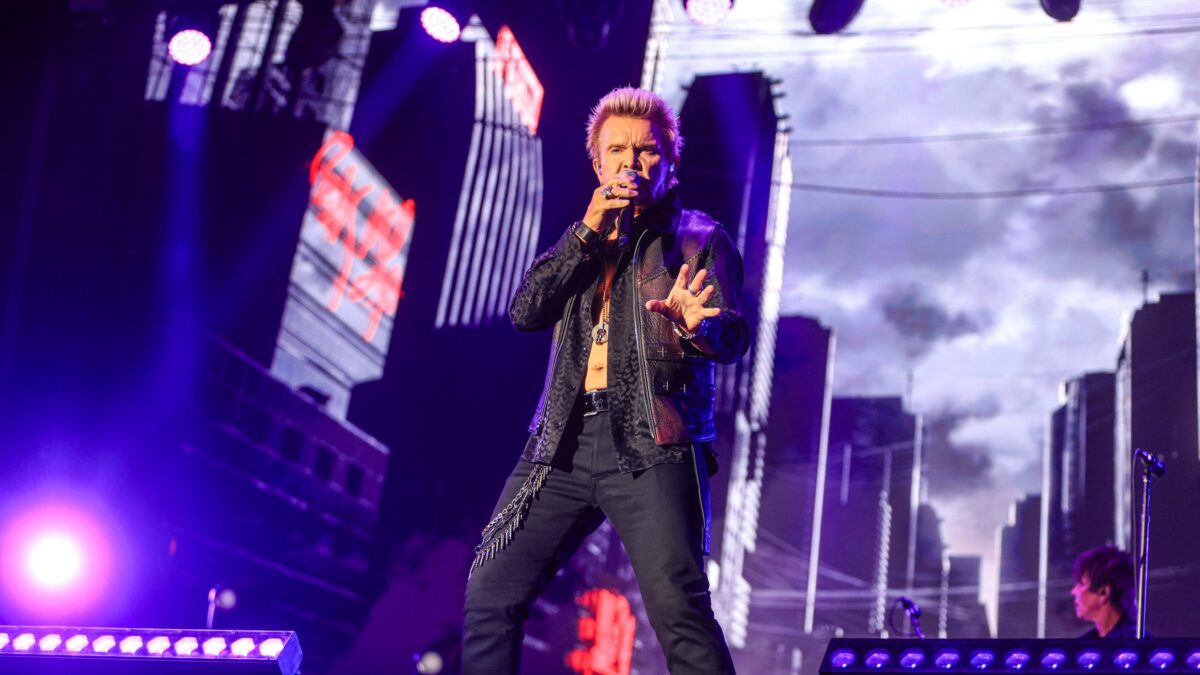 Billy Idol rivela di essere “California Sober”. La fine di una lunga tossicodipendenza